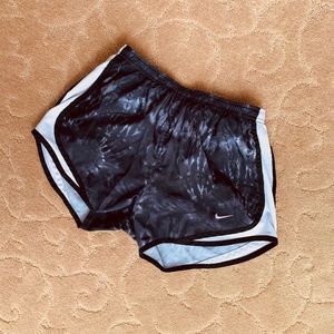 ($8) NIKE DRI-FIT RUNNING SHORTS (XS)